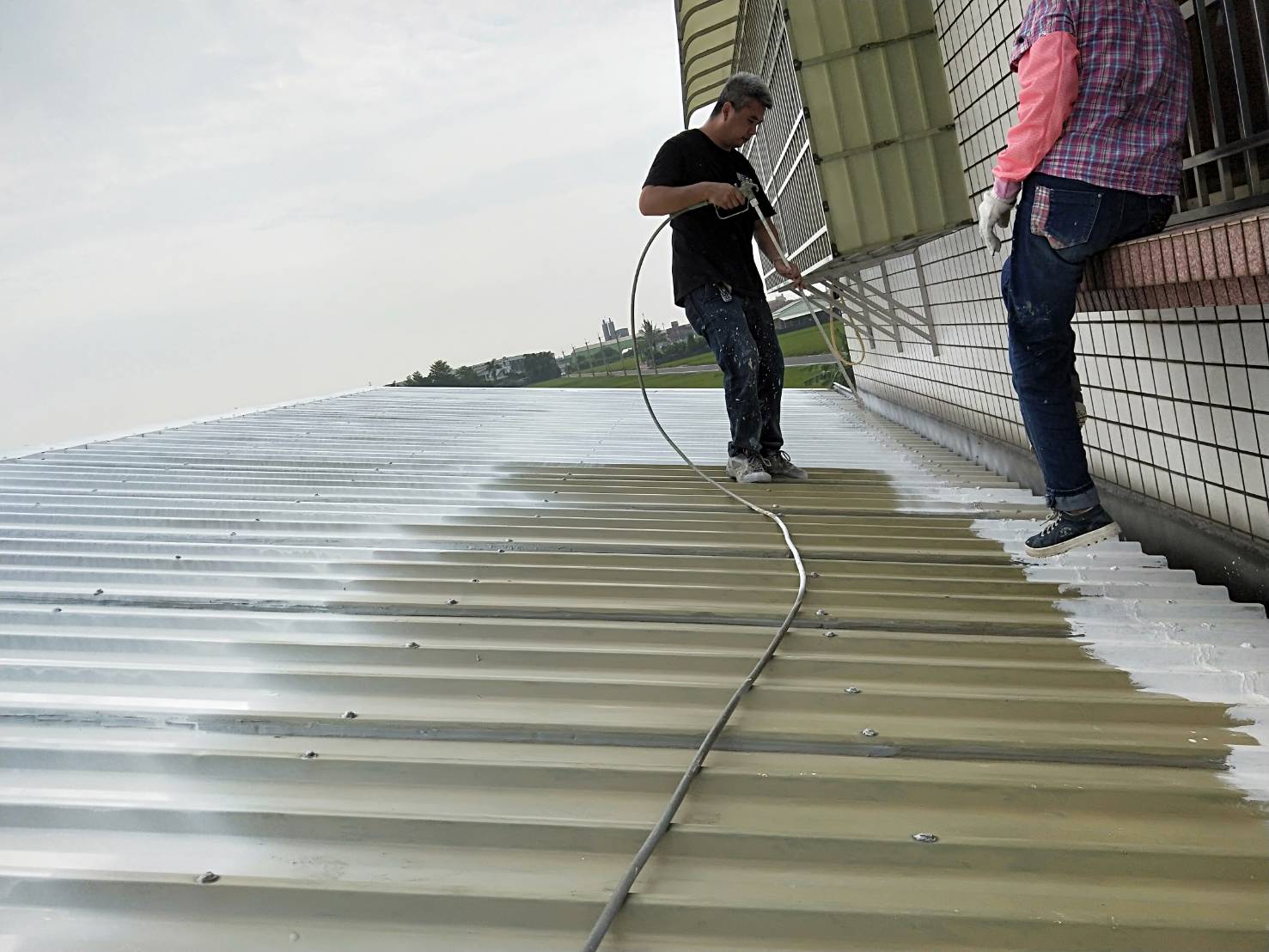 台南新營鐵皮屋頂噴漆